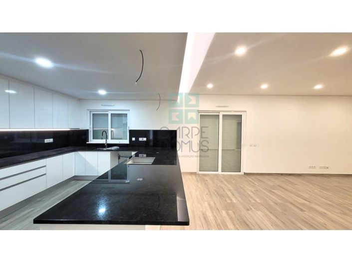 Image No.12-4 Bed House for sale