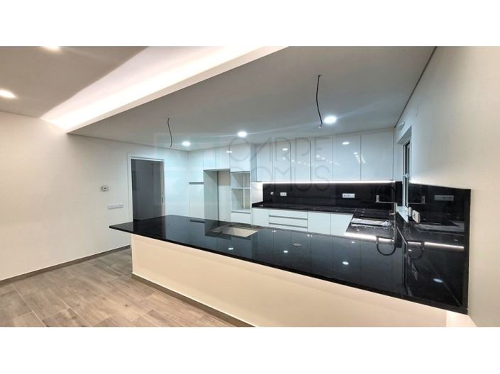 Image No.15-4 Bed House for sale