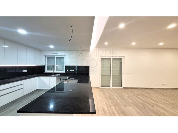 Image No.16-4 Bed House for sale