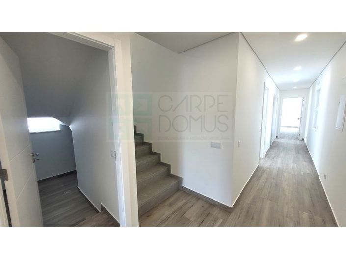 Image No.18-4 Bed House for sale