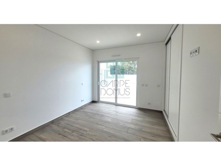 Image No.16-4 Bed House for sale