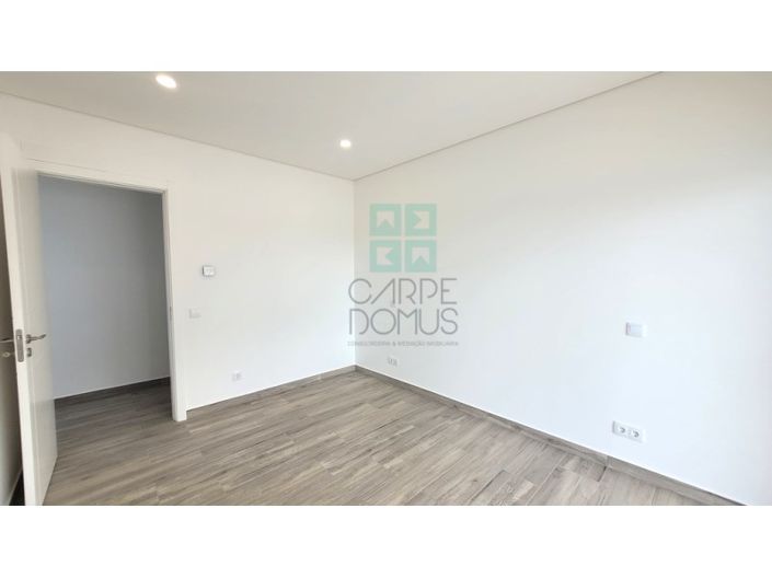 Image No.17-4 Bed House for sale