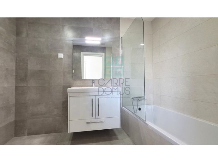 Image No.18-4 Bed House for sale