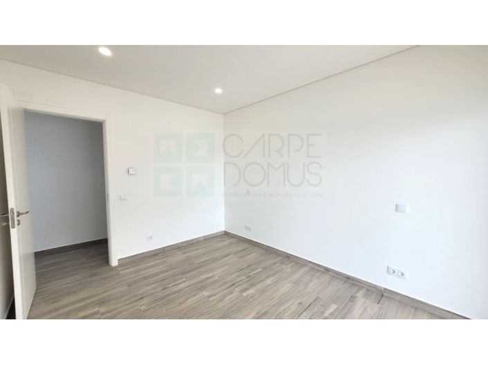 Image No.21-4 Bed House for sale