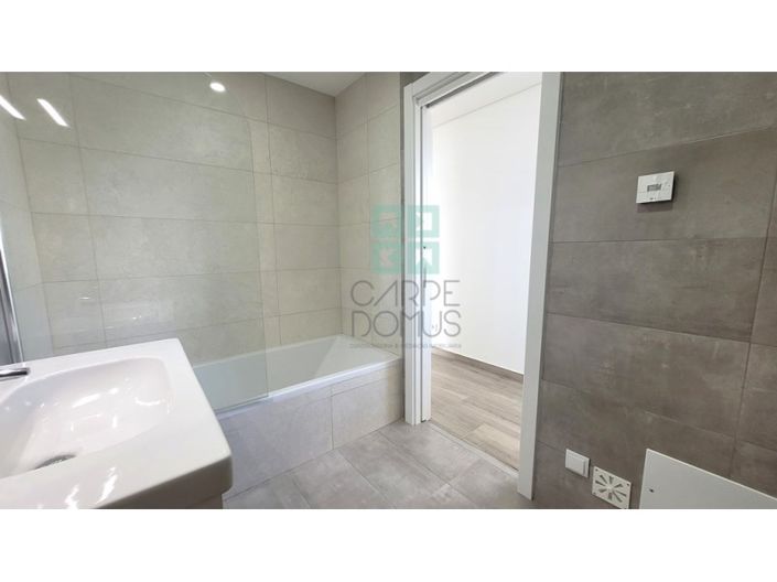 Image No.19-4 Bed House for sale