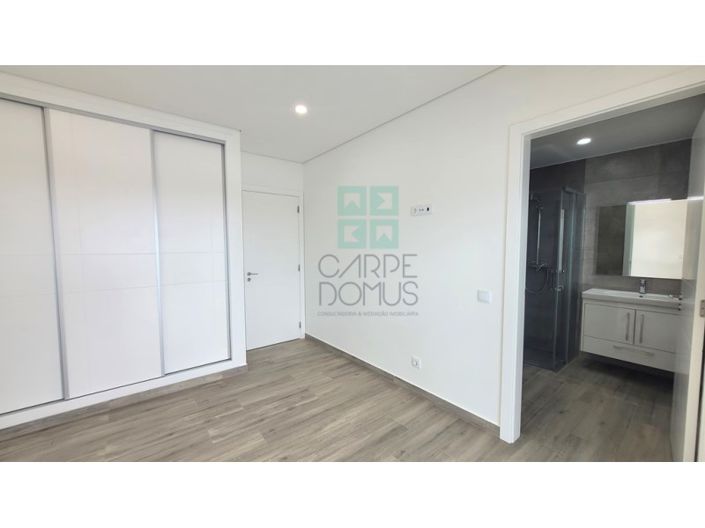 Image No.20-4 Bed House for sale