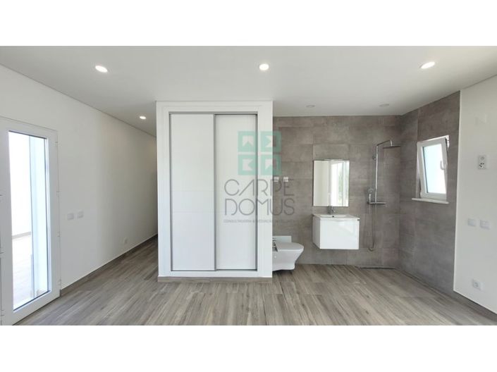 Image No.25-4 Bed House for sale