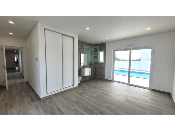 Image No.26-4 Bed House for sale