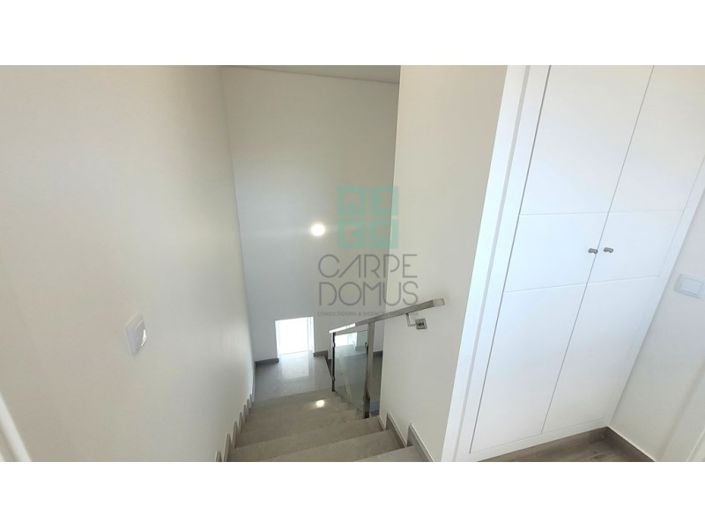 Image No.28-4 Bed House for sale