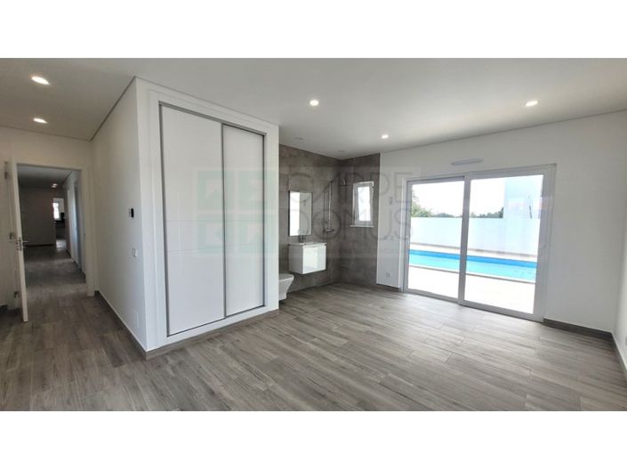 Image No.30-4 Bed House for sale