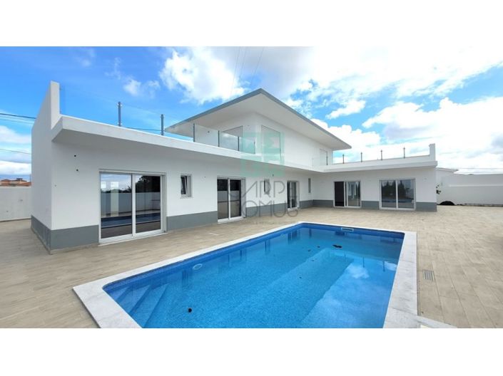 Image No.3-4 Bed House for sale