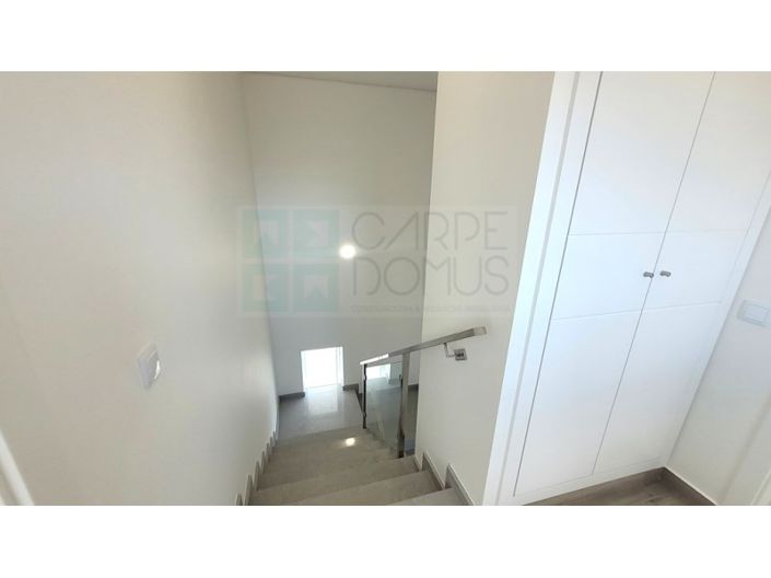 Image No.32-4 Bed House for sale