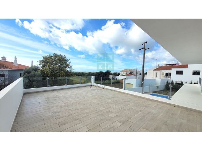 Image No.30-4 Bed House for sale