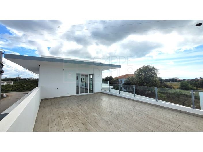 Image No.44-4 Bed House for sale