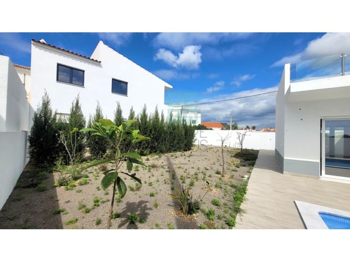 Image No.8-4 Bed House for sale