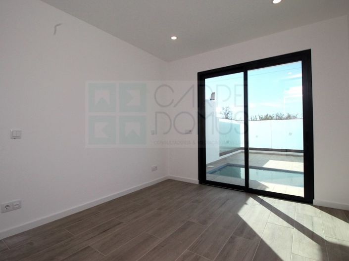 Image No.12-4 Bed House for sale