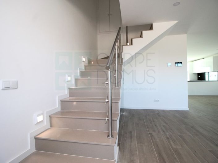 Image No.15-4 Bed House for sale