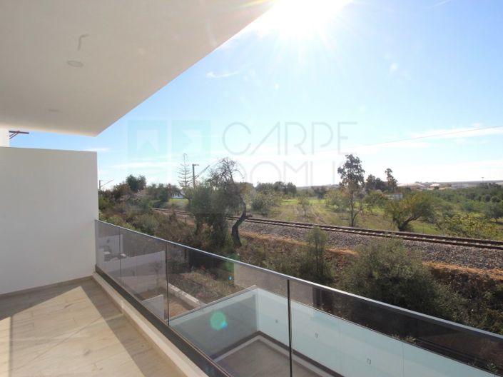 Image No.19-4 Bed House for sale