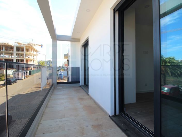 Image No.26-4 Bed House for sale