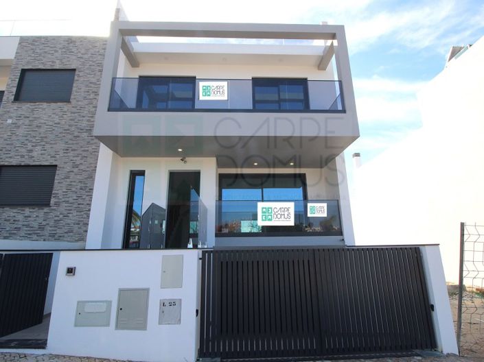 Image No.34-4 Bed House for sale