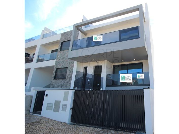 Image No.1-4 Bed House for sale