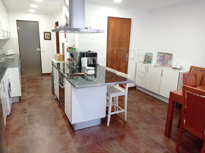 Image No.1-4 Bed Apartment for sale