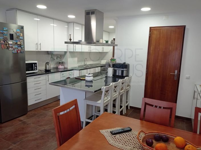 Image No.1-4 Bed Apartment for sale