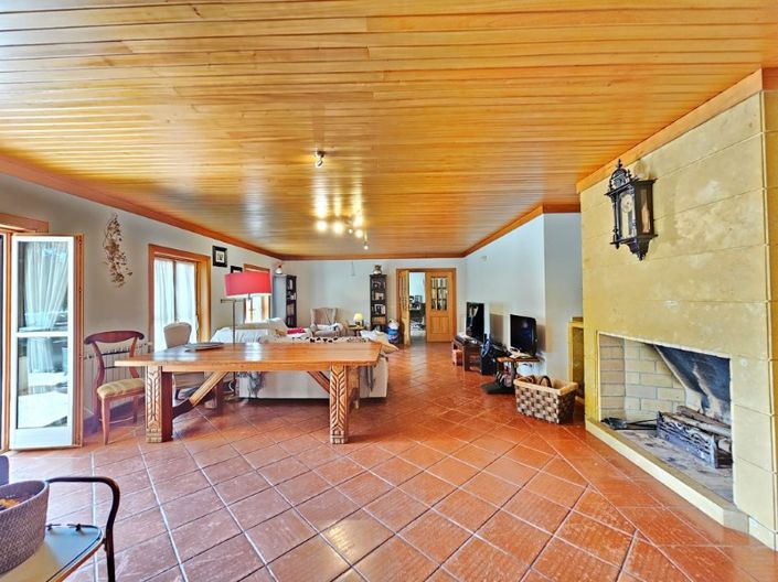 Image No.14-4 Bed Farmhouse for sale