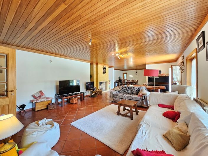 Image No.16-4 Bed Farmhouse for sale