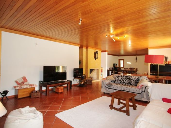 Image No.17-4 Bed Farmhouse for sale