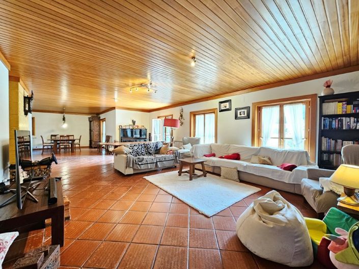 Image No.18-4 Bed Farmhouse for sale