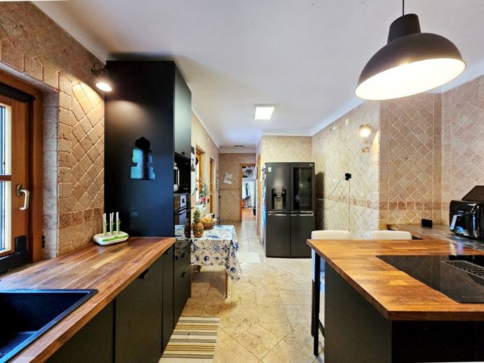 Image No.20-4 Bed Farmhouse for sale