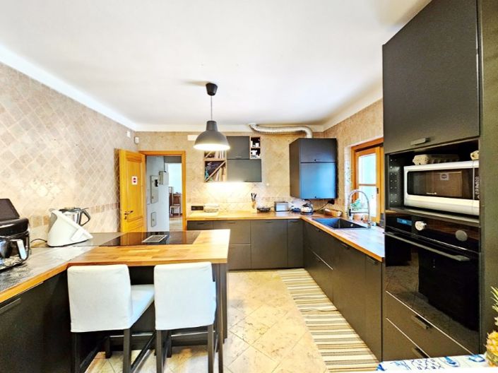 Image No.22-4 Bed Farmhouse for sale