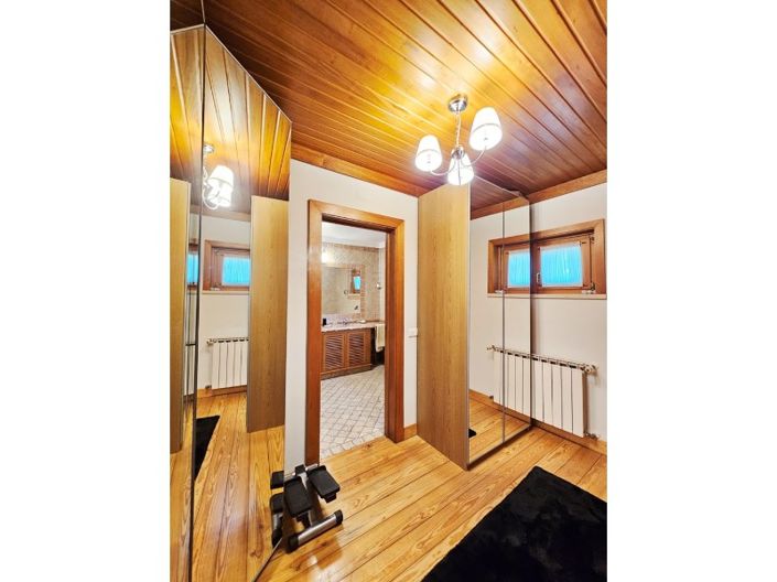 Image No.27-4 Bed Farmhouse for sale