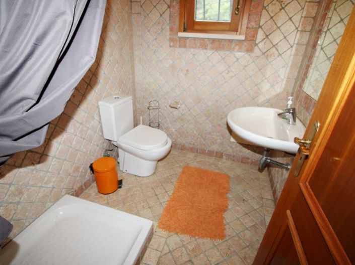 Image No.50-4 Bed Farmhouse for sale