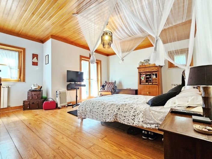 Image No.7-4 Bed Farmhouse for sale