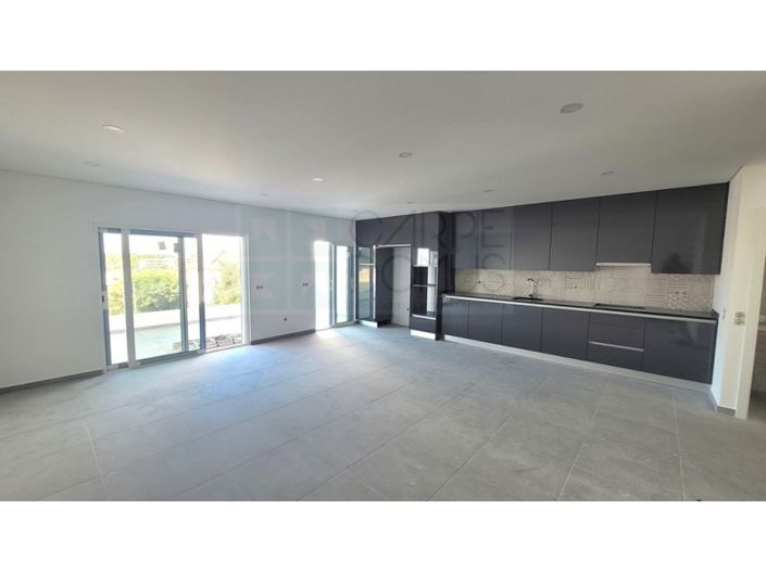 Image No.1-3 Bed House for sale