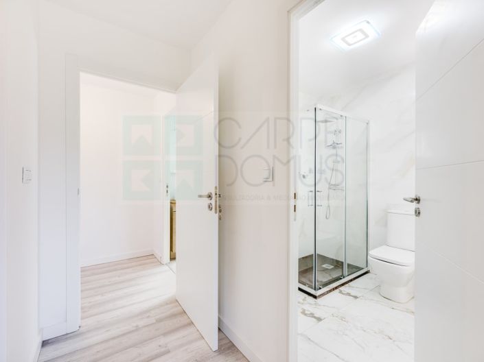 Image No.12-2 Bed House for sale