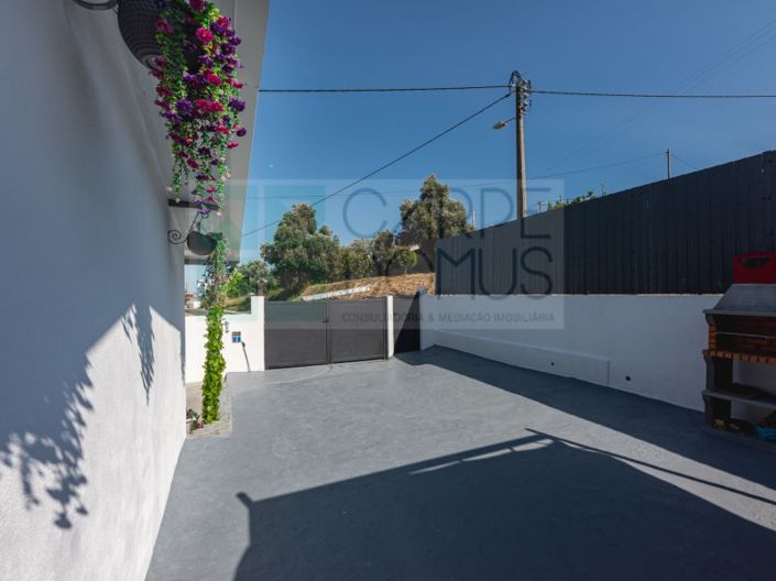 Image No.40-2 Bed House for sale