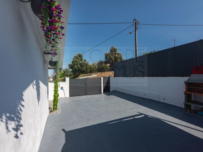 Image No.40-2 Bed House for sale