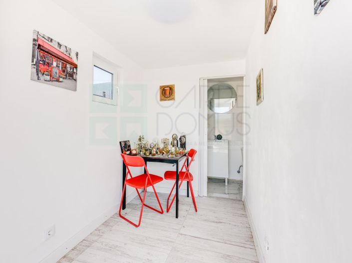 Image No.8-2 Bed House for sale