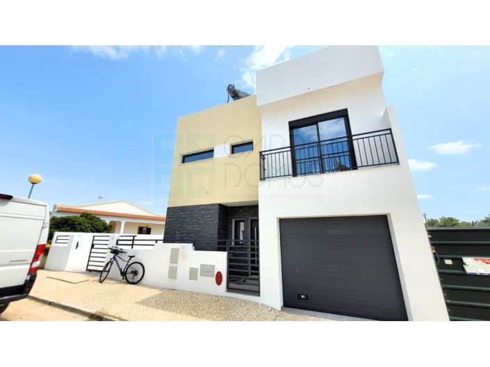 Image No.1-3 Bed House for sale