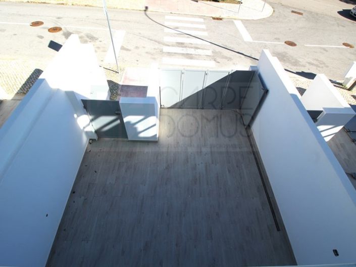 Image No.17-3 Bed House for sale