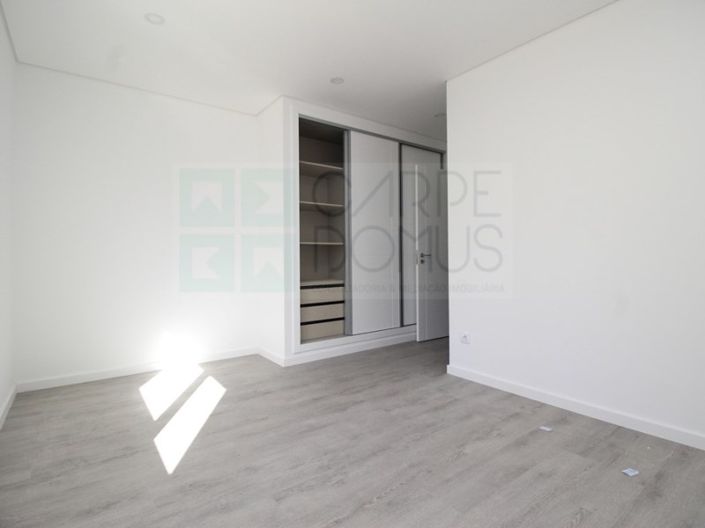 Image No.19-3 Bed House for sale