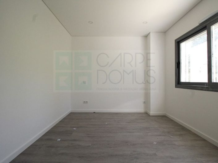 Image No.20-3 Bed House for sale