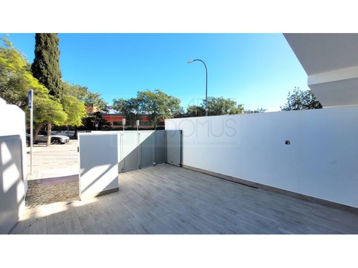 Image No.1-3 Bed House for sale