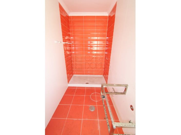 Image No.18-4 Bed House for sale