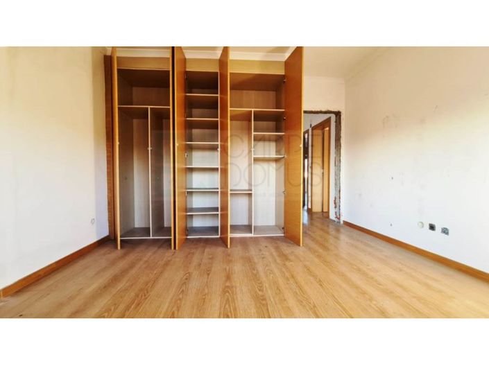 Image No.24-4 Bed House for sale