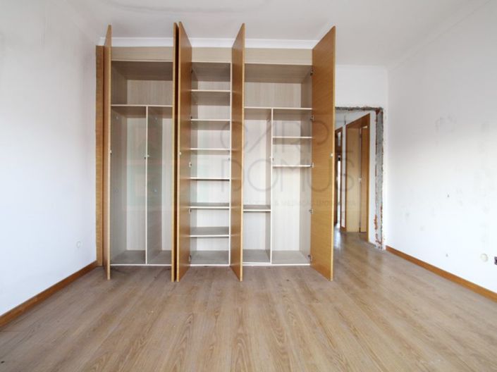 Image No.25-4 Bed House for sale