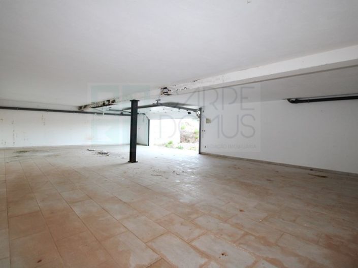 Image No.40-4 Bed House for sale